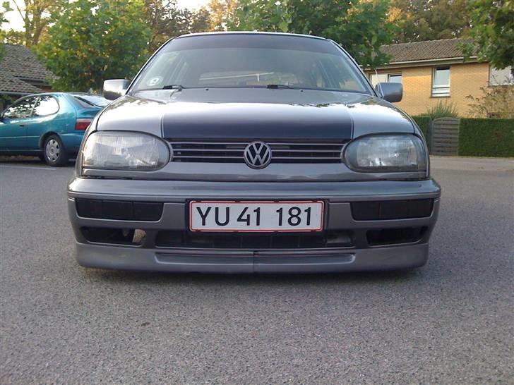 VW Golf 3 TD SOLGT - det er min kort holder der står op af læben. billede 8