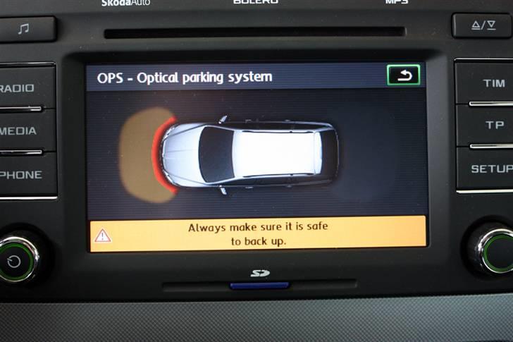 Skoda Octavia Elegance Combi - Optisk parkeringssensor foran og bag, vises på radioens 6,5" farveskærm billede 15