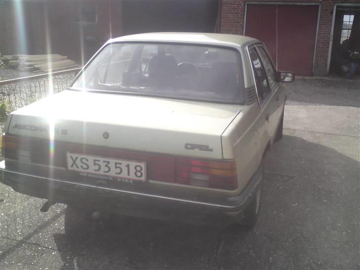 Opel Ascona 1.6 S C ~#SOLGT#~ billede 2