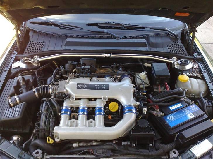 Opel vectra v6 sport - den nye sjove motor monteret,samt tårnstiver foran monteret billede 10