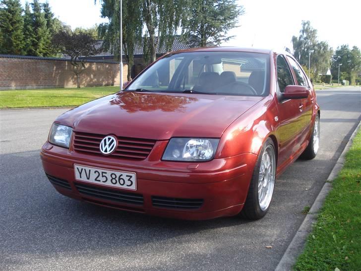 VW Bora 2,3 V5 *SOLGT* billede 1