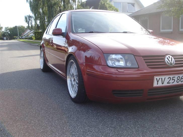 VW Bora 2,3 V5 *SOLGT* billede 2