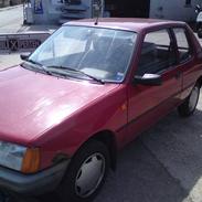 Peugeot 205 