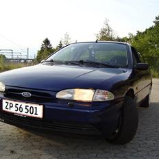 Ford Mondeo 1,8 CLX *SOLGT*
