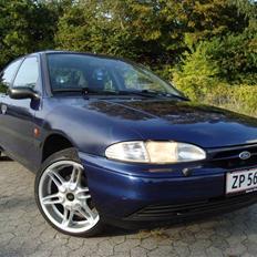 Ford Mondeo 1,8 CLX *SOLGT*
