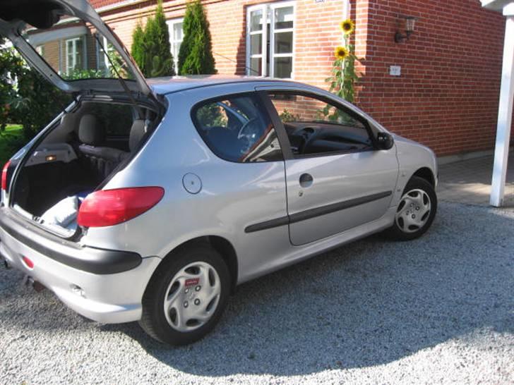 Peugeot 206 1,6 3.d SOLGT billede 3