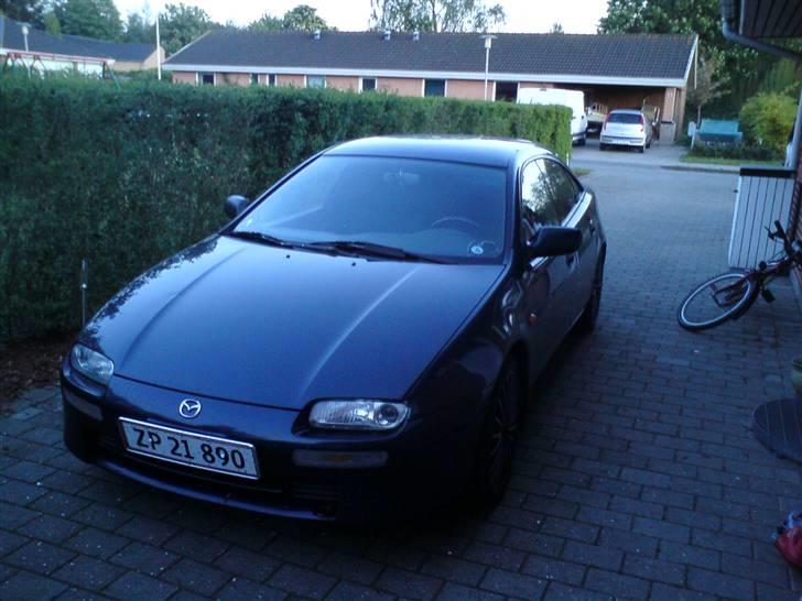 Mazda 323 F billede 1