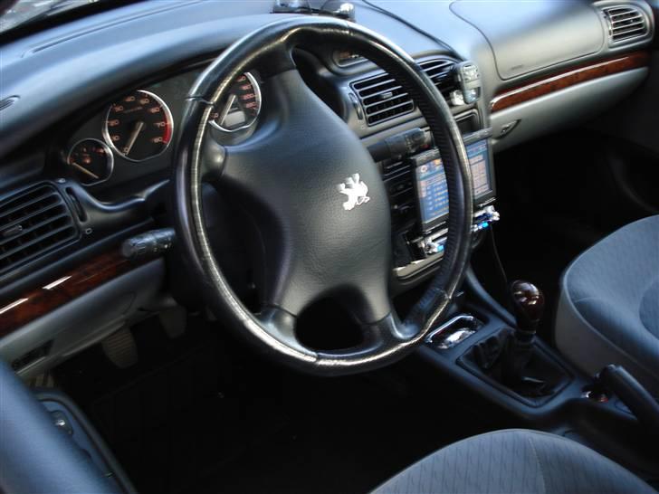 Peugeot 406 ST Sedan - Ok og behagelig kabine synes jeg billede 4