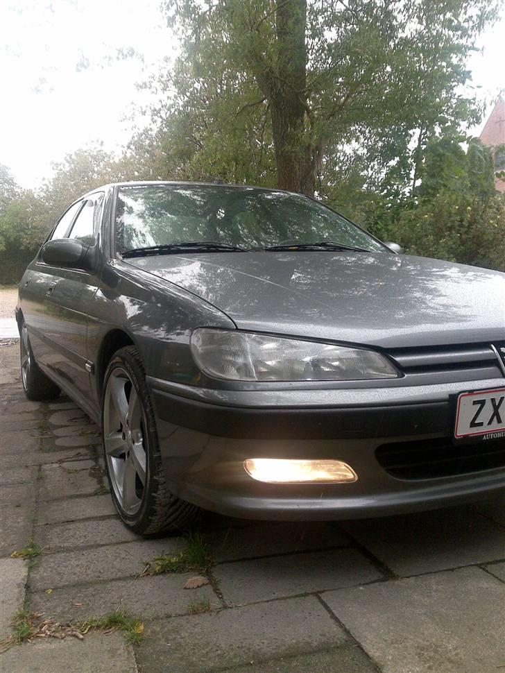 Peugeot 406 ST Sedan - Halogenlys i tågelygter før montering af xenon. billede 5