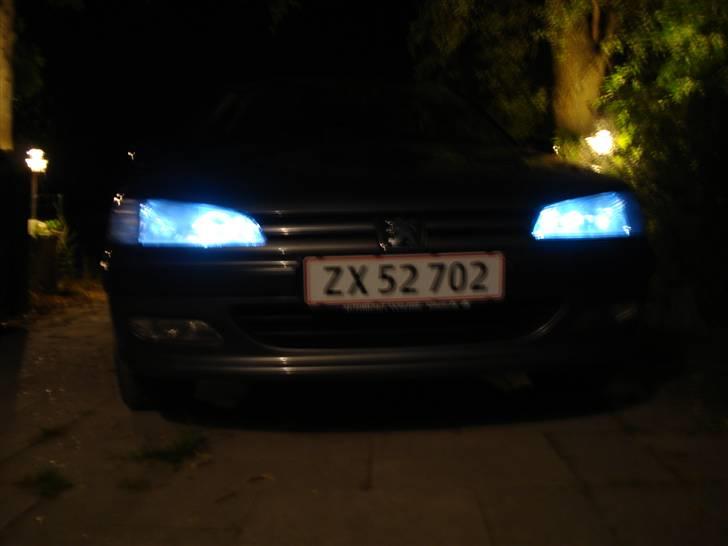 Peugeot 406 ST Sedan - Positionslys i mørke billede 6