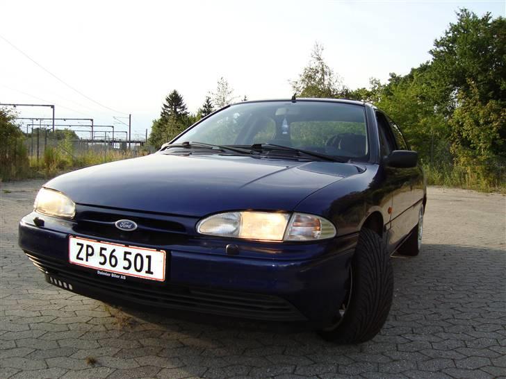 Ford Mondeo 1,8 CLX *SOLGT* billede 1
