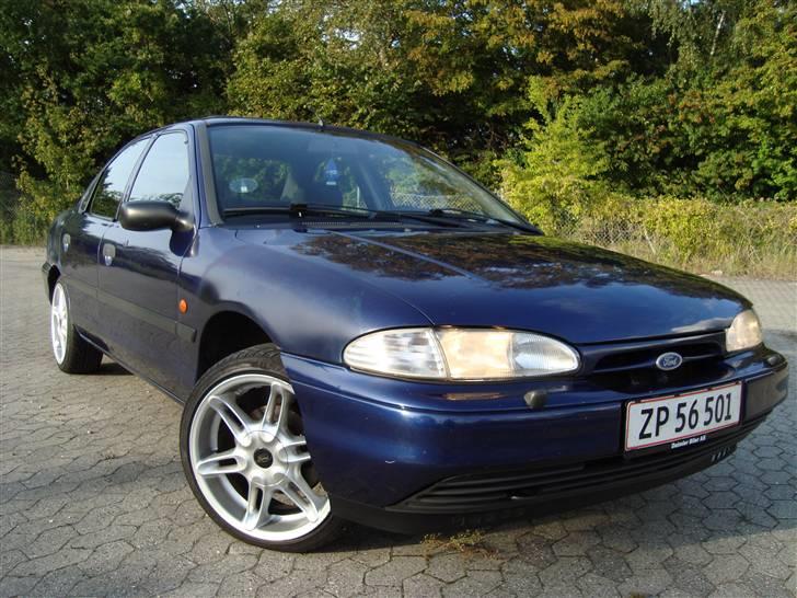 Ford Mondeo 1,8 CLX *SOLGT* billede 2