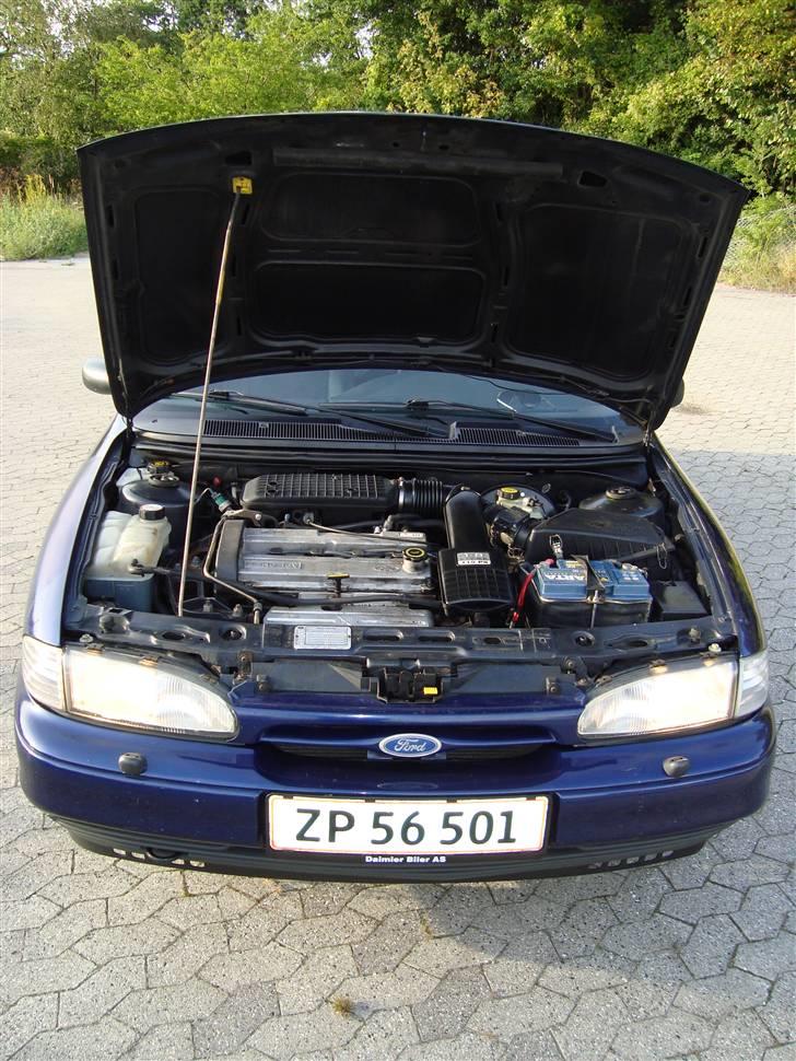 Ford Mondeo 1,8 CLX *SOLGT* billede 7