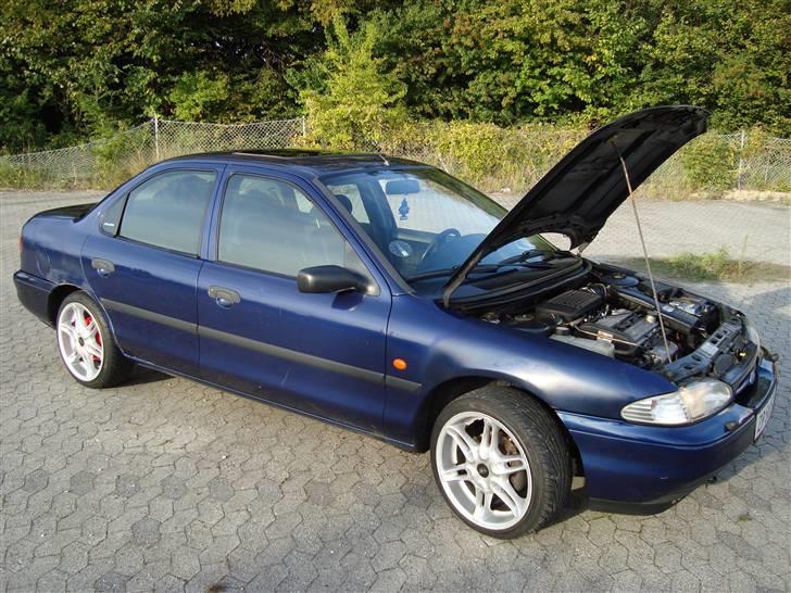 Ford Mondeo 1,8 CLX *SOLGT* billede 10