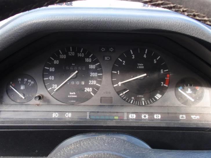 BMW e30 325i (SOLGT) billede 10
