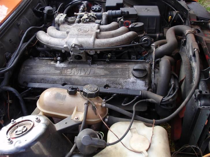 BMW e30 325i (SOLGT) billede 13