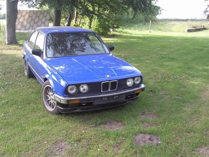 BMW e30 billede 1