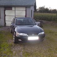 Opel vectra 2.0 (totalskadet)