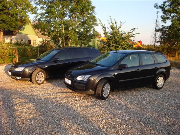 Ford mondeo st-car væk - fokusen er naboens men vi deler indkørsel så der holder to ford. billede 7