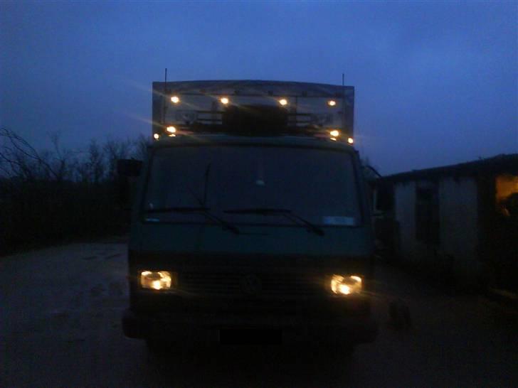 VW LT - Aftenbillede, med nye forsmæk monteret med 4 lygter i toppen billede 16