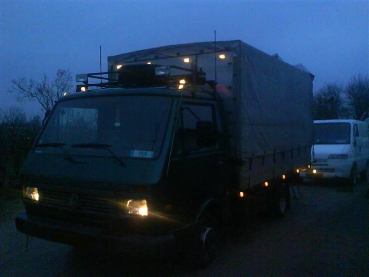 VW LT - aftenbillede med den nye forsmæk og presenning monteret billede 17