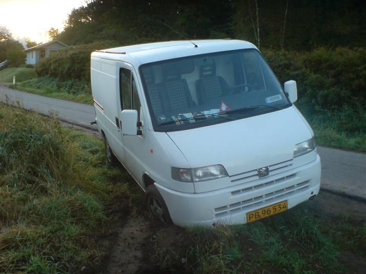 Peugeot Boxer - Hmm... Jeg fandt da den brønd hvor de havde glemt at lægge et brønddæksel på :-( billede 15