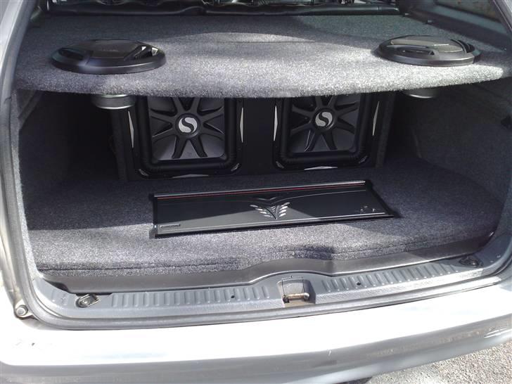 Citroën Xantia Stasjonsvogn - Brukt MDF plater i gulv og hattehylle billede 7