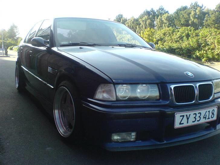 BMW 318i solgt billede 1