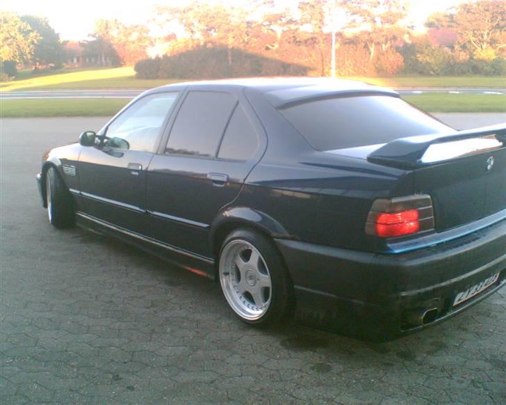 BMW 318i solgt billede 4