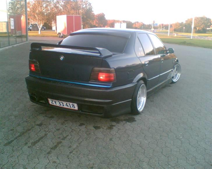 BMW 318i solgt billede 5