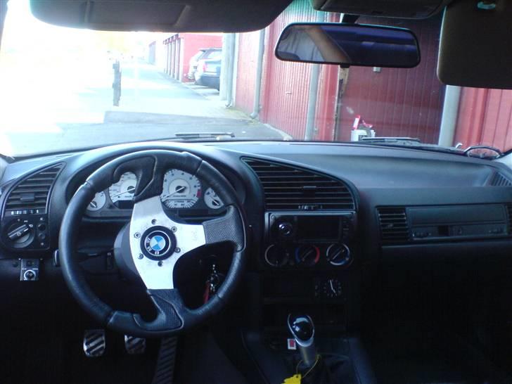 BMW 318i solgt billede 7