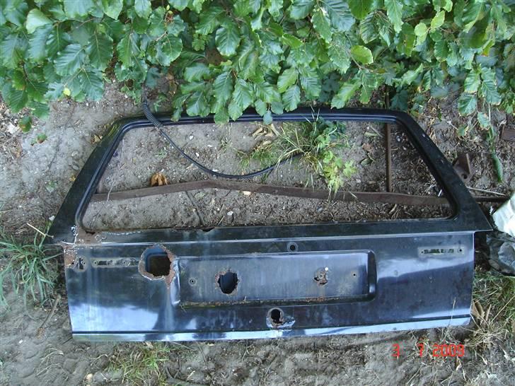 VW Polo 2 - Bagklappen er blevet skiftet - den gamle var en smule rusten billede 17