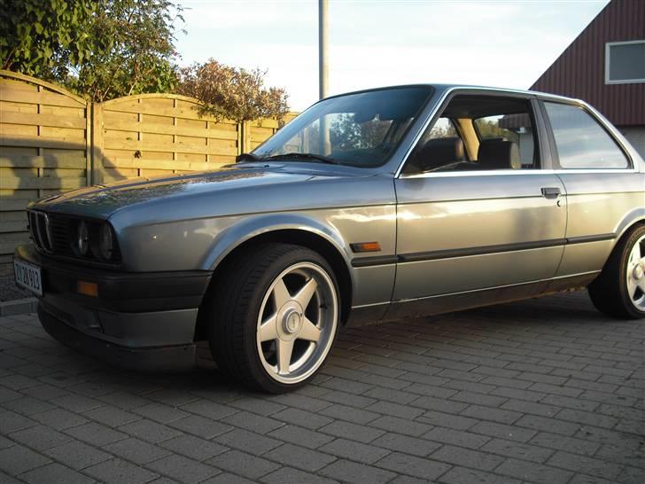BMW e30 320i solgt billede 3