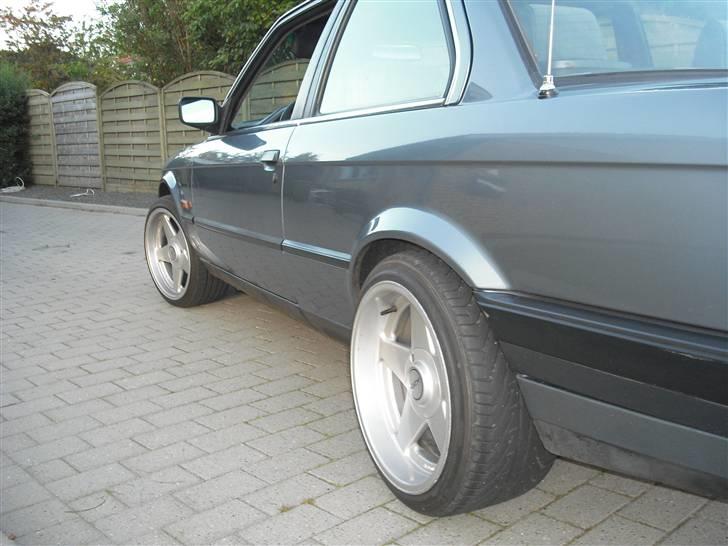 BMW e30 320i solgt billede 4