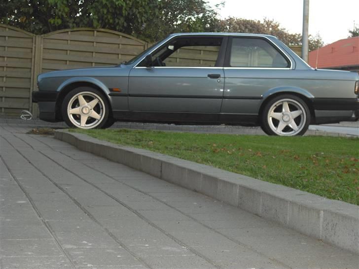 BMW e30 320i solgt billede 9