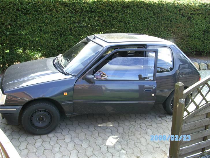 Peugeot 205 SOLGT... billede 2