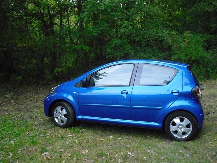Toyota Aygo Plus Blue III 5D - Tur i Skoven på afhentnings dagen =) billede 3