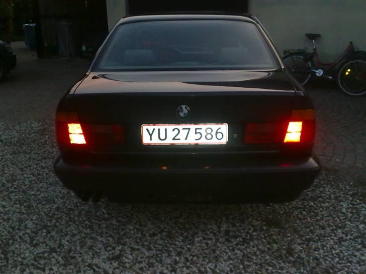 BMW E 34 525 i 24v m vanos - Det var jo trist med et kæmpe hul efter Tidl Træk. Plus de klamme orange lygter igen ;) se nye. billede 5