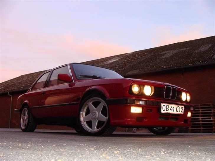 BMW 320i Turbo "Solgt" billede 2