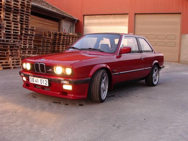 BMW 320i Turbo "Solgt" billede 5