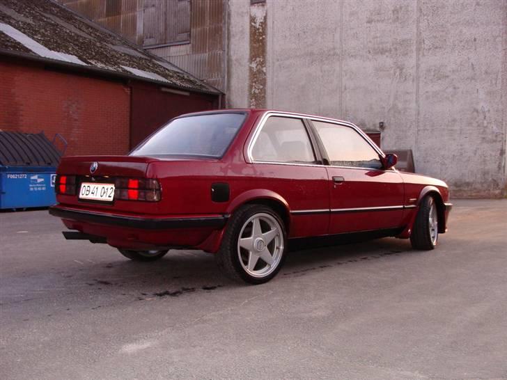 BMW 320i Turbo "Solgt" billede 7