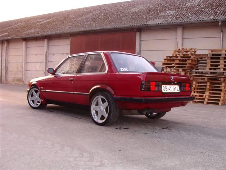 BMW 320i Turbo "Solgt" billede 8