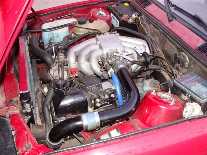 BMW 320i Turbo "Solgt" billede 15