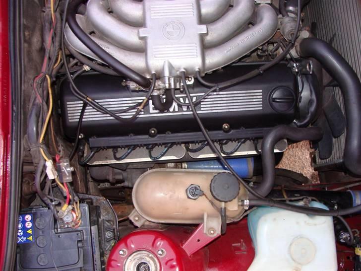 BMW 320i Turbo "Solgt" billede 18