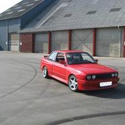 BMW e 30 325 m3 replica