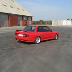 BMW e 30 325 m3 replica