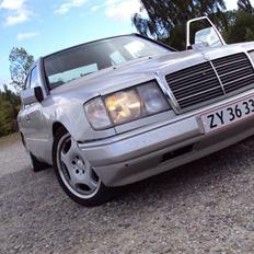 Mercedes Benz 230-300E
