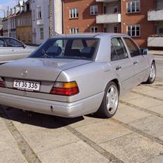 Mercedes Benz 230-300E