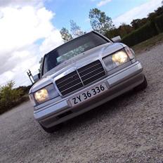 Mercedes Benz 230-300E