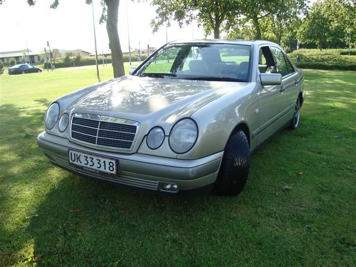 Mercedes Benz E220 diesel billede 1
